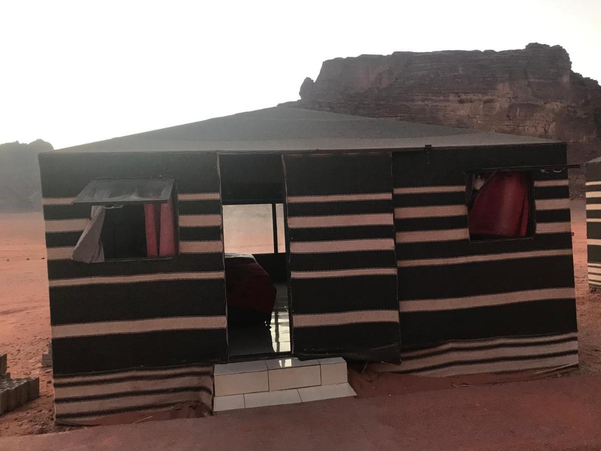 Black Irish Camp And Tours Wadi Rum Exteriér fotografie