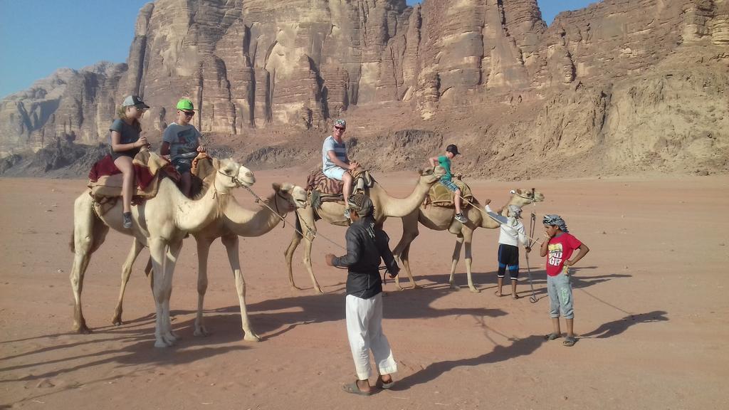 Black Irish Camp And Tours Wadi Rum Exteriér fotografie