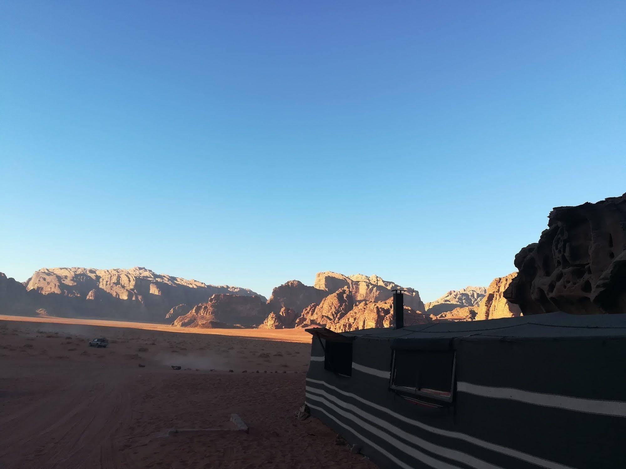 Black Irish Camp And Tours Wadi Rum Exteriér fotografie