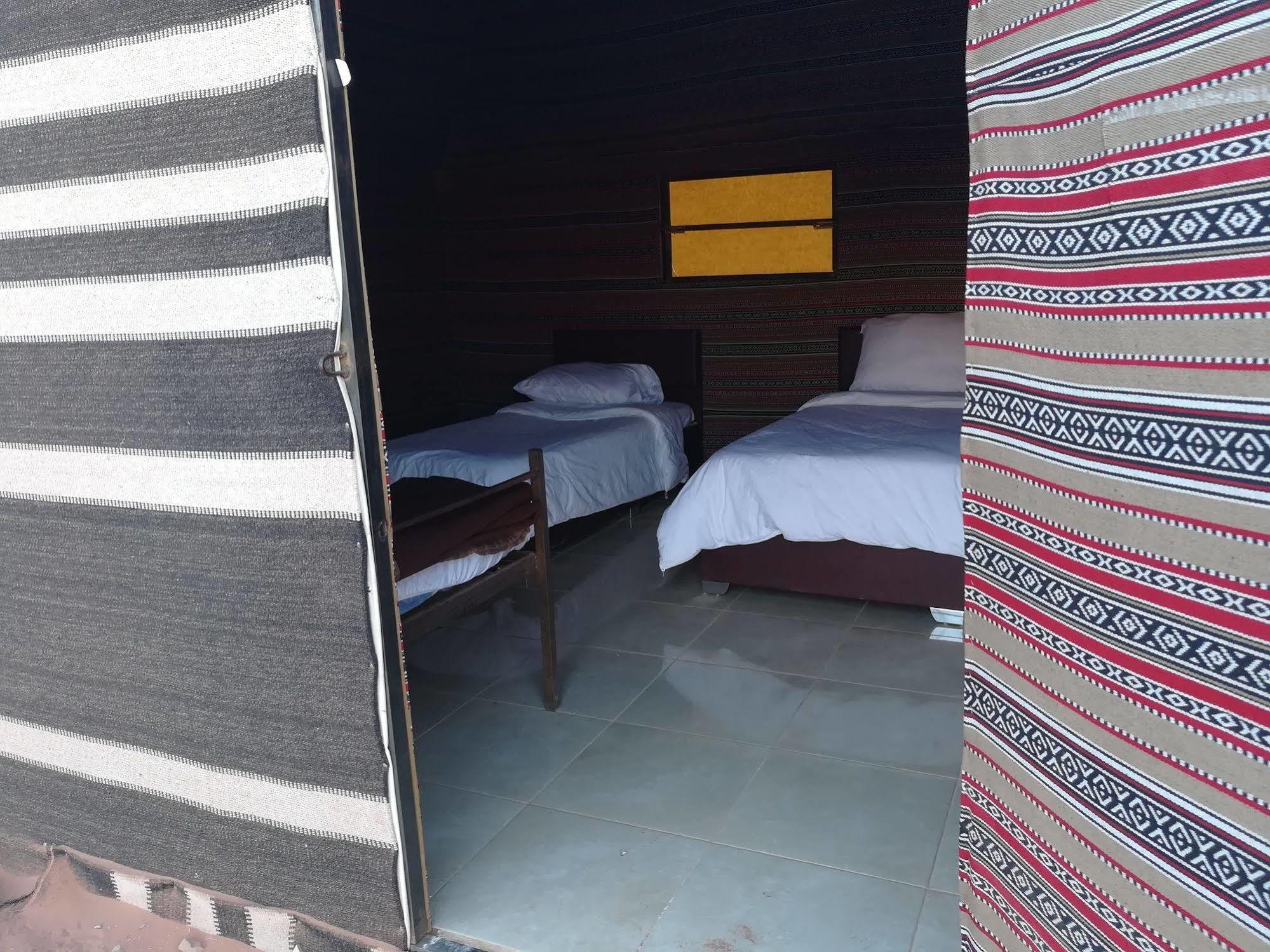 Black Irish Camp And Tours Wadi Rum Exteriér fotografie