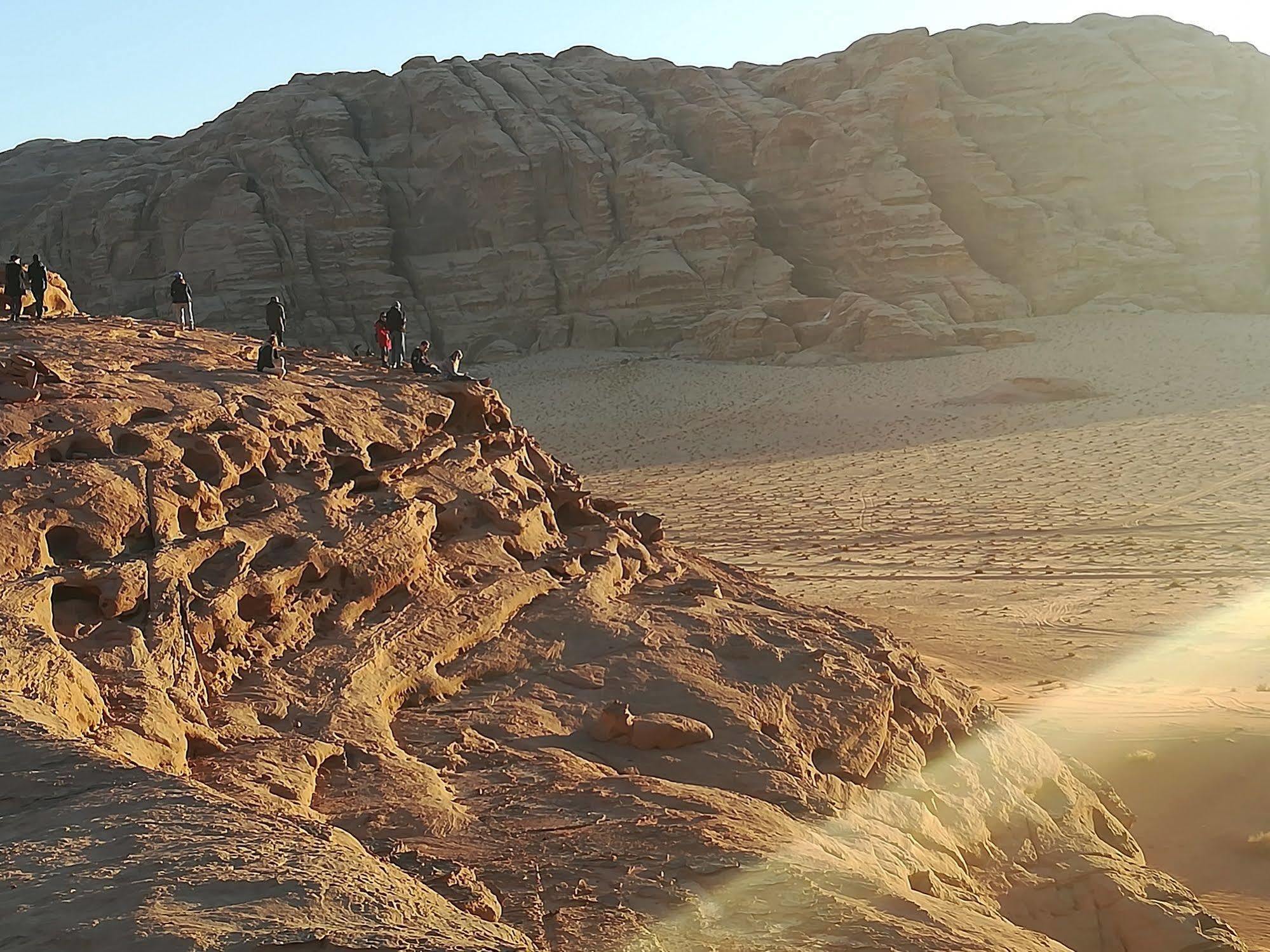 Black Irish Camp And Tours Wadi Rum Exteriér fotografie