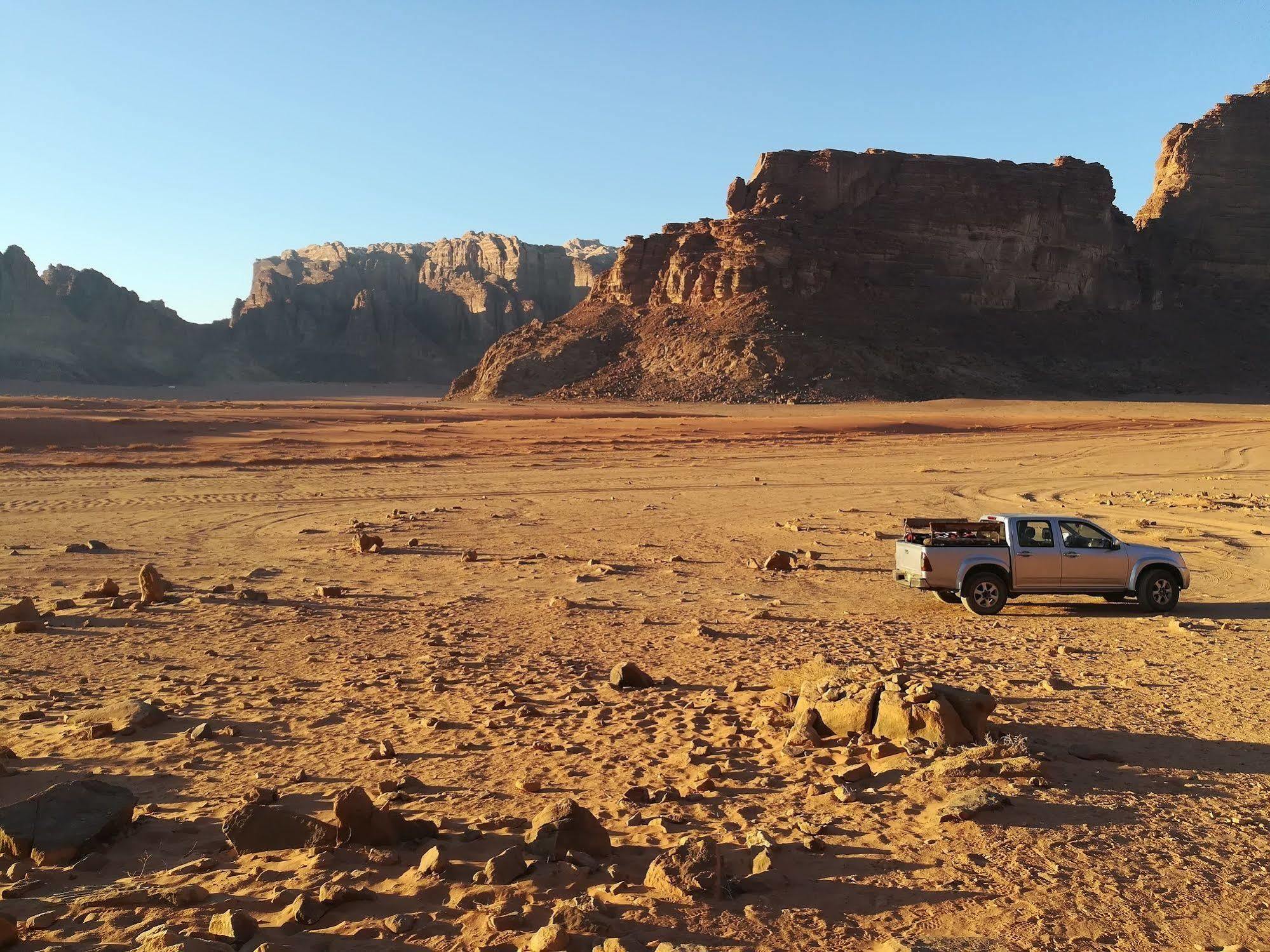 Black Irish Camp And Tours Wadi Rum Exteriér fotografie