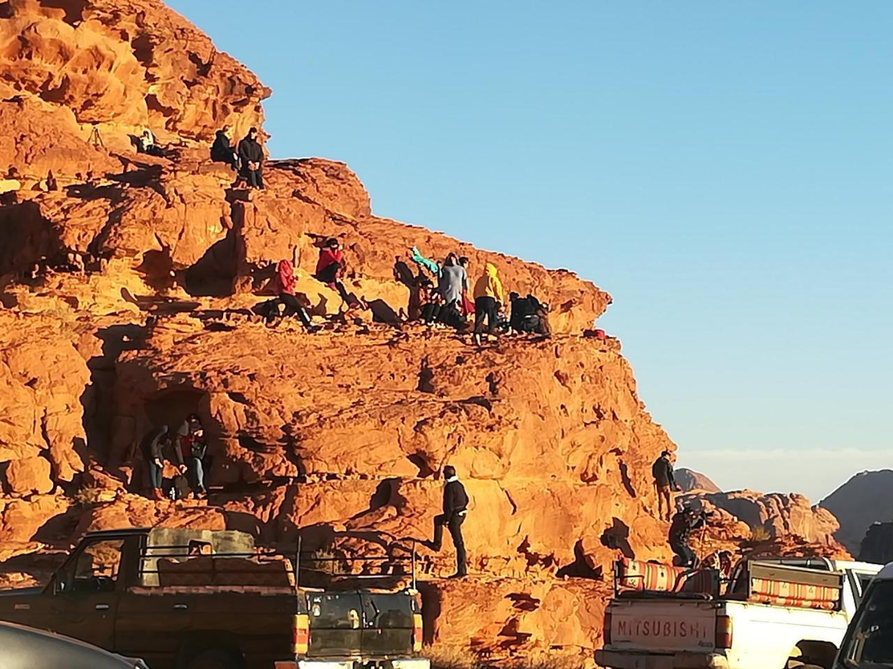 Black Irish Camp And Tours Wadi Rum Exteriér fotografie
