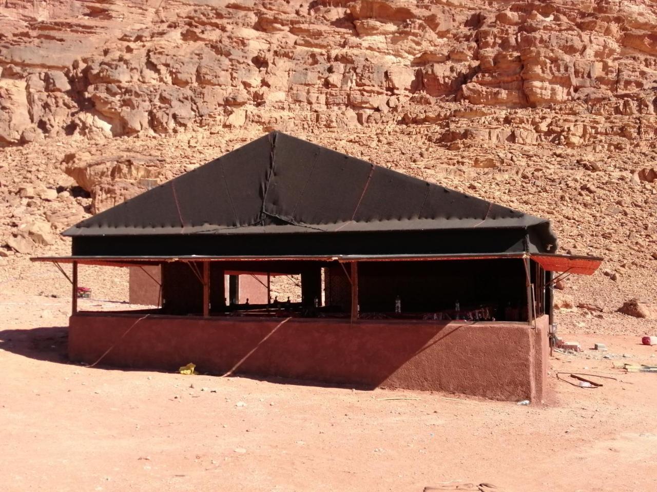 Black Irish Camp And Tours Wadi Rum Exteriér fotografie