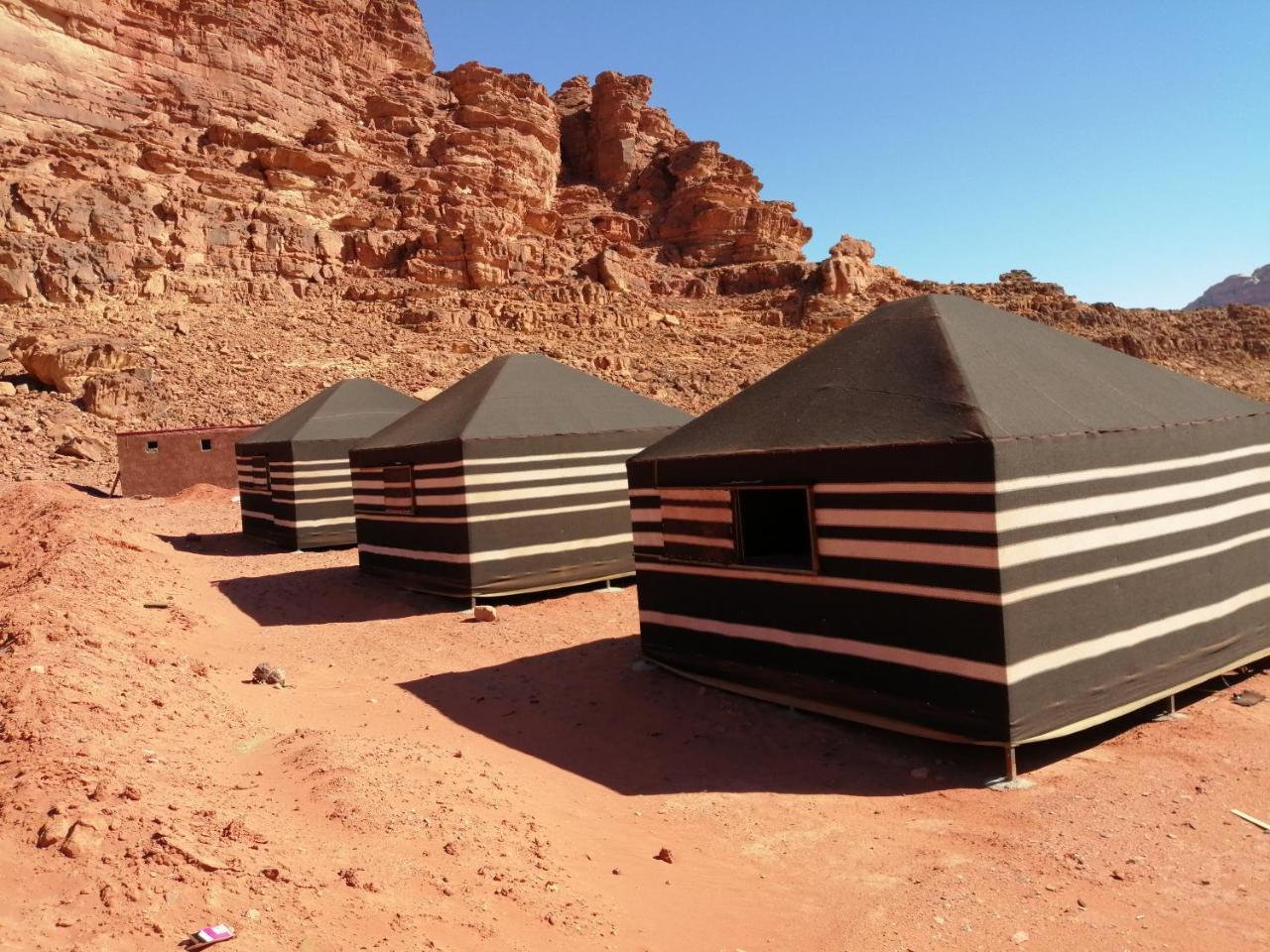 Black Irish Camp And Tours Wadi Rum Exteriér fotografie